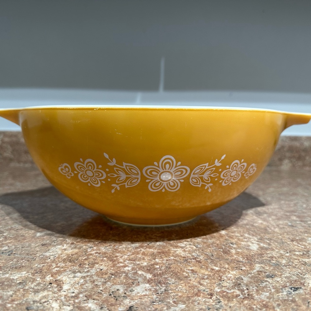 Pyrex Butterfly Gold 4 qt bowl